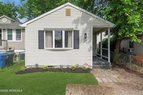 37 Bray Ave, North Middletown, NJ 07734