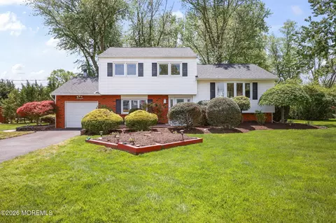 7 Kilmer Dr, Manalapan, NJ 07726