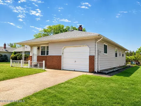 47 Castle Harbor Dr, Toms River, NJ 08757