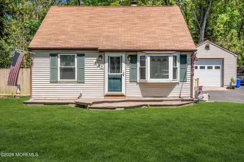 437 Shady Ln, Howell, NJ 07731
