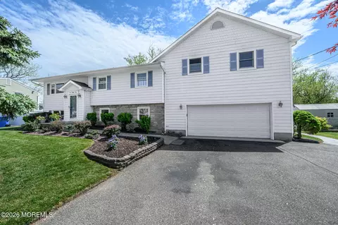 387 Suburban Dr, Toms River, NJ 08753