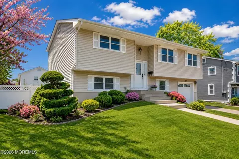 52 Cresci Blvd, Hazlet, NJ 07730