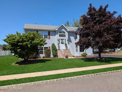 2 Gina Dr, Hazlet, NJ 07730