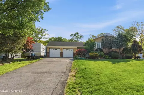 9 Camelot Ct, Manalapan, NJ 07726