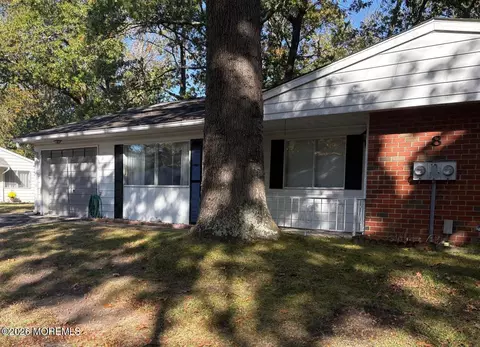 8 Nevada Dr #B, Whiting, NJ 08759