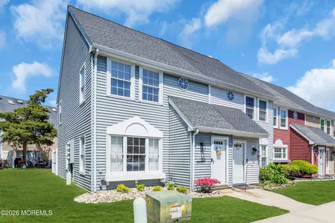 305 Beach Plum Ct, Tuckerton, NJ 08087