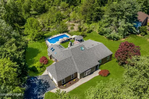 12 Briarhill Rd, Holmdel, NJ 07733