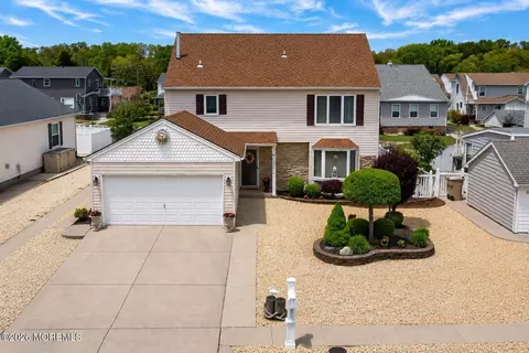 88 Storm Jib Ct, Bayville, NJ 08721