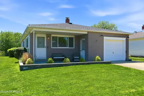 897 Jamaica Blvd, Toms River, NJ 08757