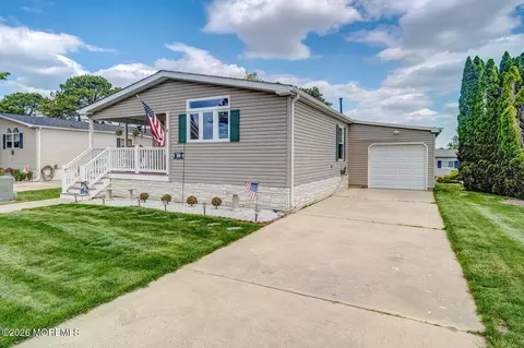 902 Oak Ridge Ter, Whiting, NJ 08759