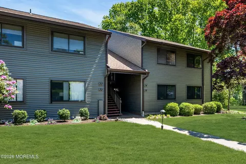 34 Dickinson Ct, Red Bank, NJ 07701