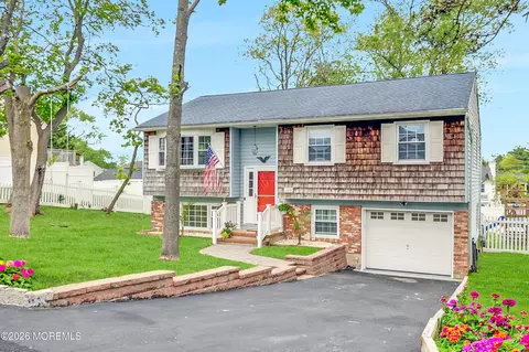 560 Smith Dr, Point Pleasant, NJ 08742