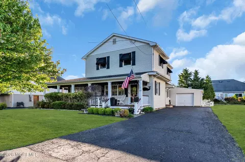 23 Valentine St, Monmouth Beach, NJ 07750