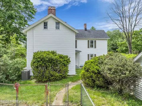 Exterior - 43 Devonshire Ct, Middletown, NJ 07748 photo 6 of 10
