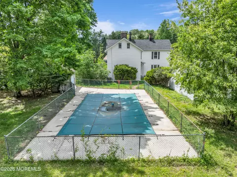 Exterior - 43 Devonshire Ct, Middletown, NJ 07748 photo 7 of 10