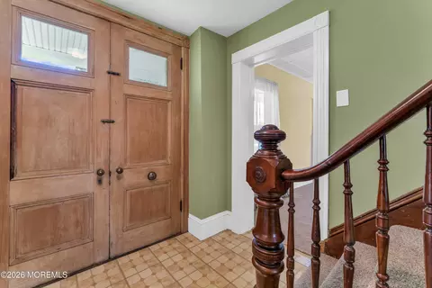 Entry Way - 43 Devonshire Ct, Middletown, NJ 07748 photo 2 of 5