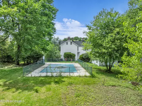 Exterior - 43 Devonshire Ct, Middletown, NJ 07748 photo 9 of 10