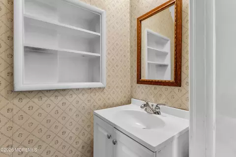 Bath - 43 Devonshire Ct, Middletown, NJ 07748 photo 1 of 3