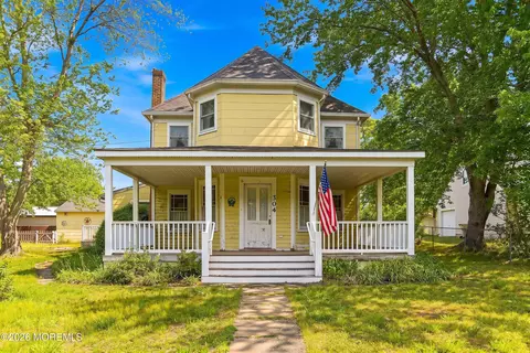 304 Central Blvd, Bayville, NJ 08721