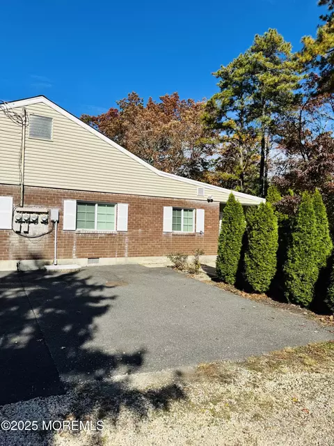 12 Willow St #D, Toms River, NJ 08757