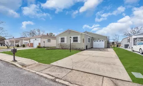 807 Jamaica Blvd, Toms River, NJ 08757
