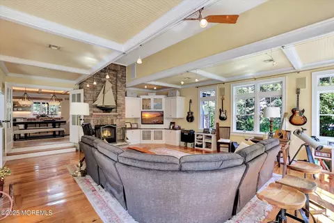 Living - 651 Oceanview Rd, Brielle, NJ 08730 photo 4 of 4