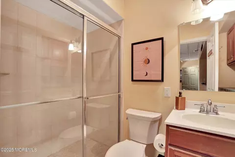 Bath - 651 Oceanview Rd, Brielle, NJ 08730 photo 6 of 6