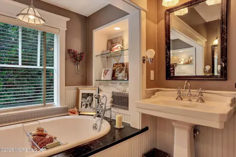 Bath - 651 Oceanview Rd, Brielle, NJ 08730 photo 3 of 6
