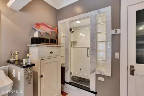 Bath - 651 Oceanview Rd, Brielle, NJ 08730 photo 4 of 6