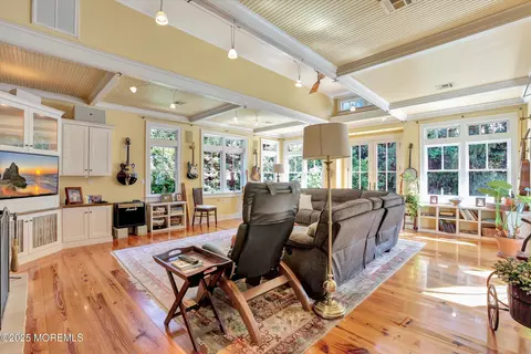 Living - 651 Oceanview Rd, Brielle, NJ 08730 photo 1 of 4