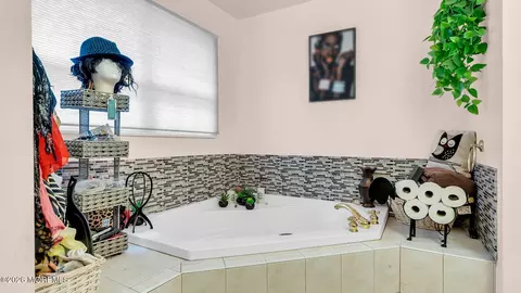 Bath - 645 Reed Rd, Jackson, NJ 08527 photo 1 of 3