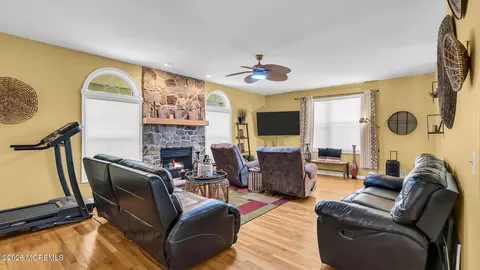 Living - 645 Reed Rd, Jackson, NJ 08527 photo 2 of 2
