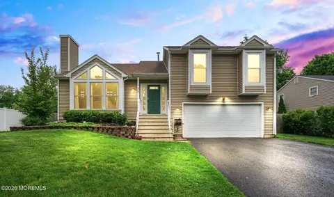30 Heritage Dr, Howell, NJ 07731