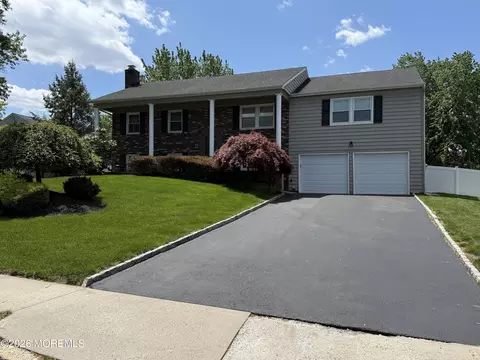 19 Prescott Dr, Marlboro, NJ 07746