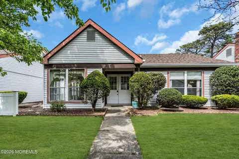 815 Liverpool Cir # B, Manchester, NJ 08759