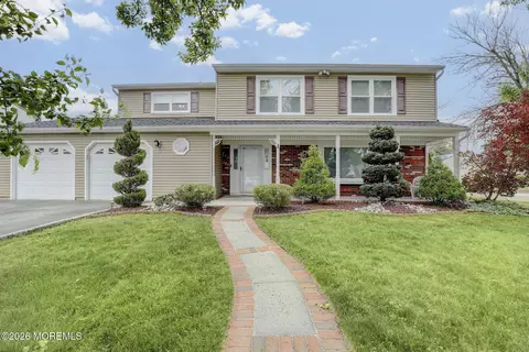 25 Garden Way, Howell, NJ 07731