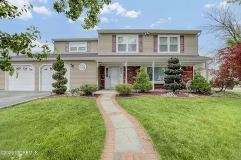25 Garden Way, Howell, NJ 07731