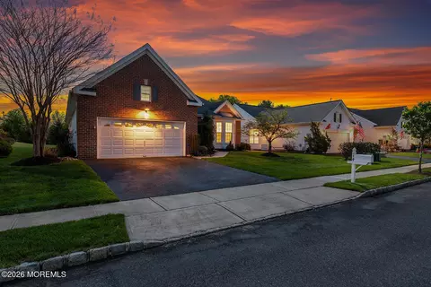 14 Williamsburg Ct, Allentown, NJ 08501