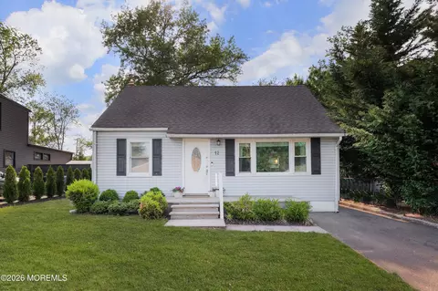 12 Twilight Pl, Port Monmouth, NJ 07758