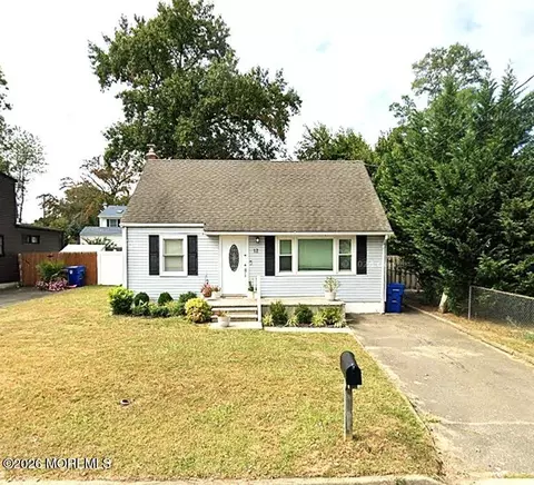12 Twilight Pl, Port Monmouth, NJ 07758