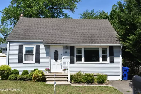 12 Twilight Pl, Port Monmouth, NJ 07758