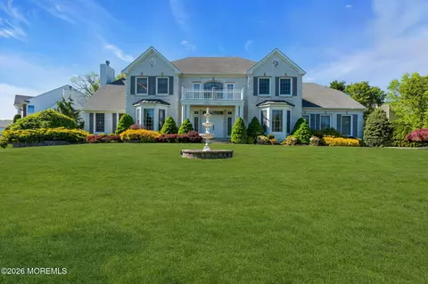 12 Standish Dr, Ocean, NJ 07712
