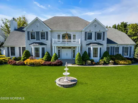 12 Standish Dr, Ocean, NJ 07712