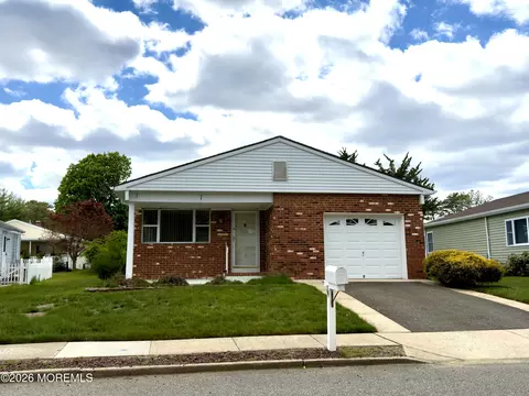 44 La Dunette Dr, Toms River, NJ 08757