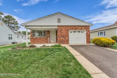 44 La Dunette Dr, Toms River, NJ 08757