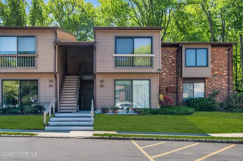 42 Manchester Ct, Red Bank, NJ 07701