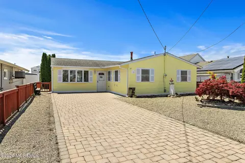 15 Lake Singleton Ct, Little Egg Harbor, NJ 08087