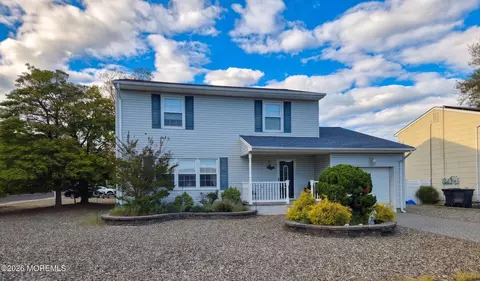 300 Pennington Ct, Toms River, NJ 08753