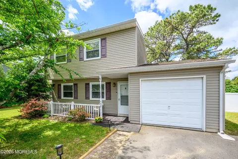 548 Michigan Ave, Brick, NJ 08724