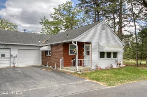 18 Alpine Rd #C, Whiting, NJ 08759